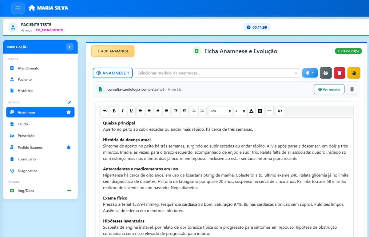 Áudio da consulta anexado ao atendimento e resumo já estruturado em queixa principal, história da doença e exame físico Ficha de anamnese do SmartDoctor com o áudio da consulta anexado e o resumo gerado pela IA