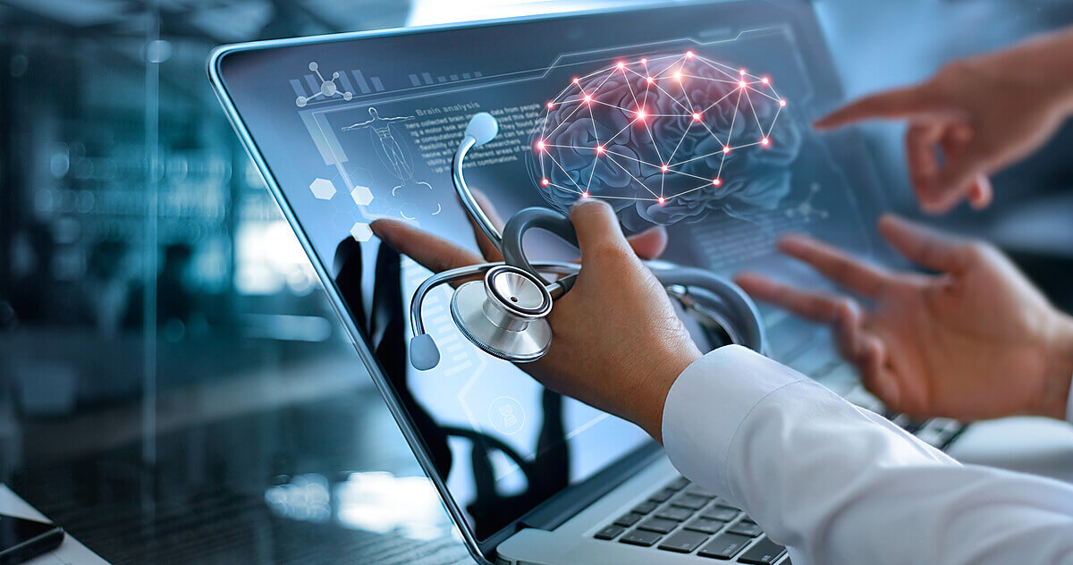 Plataforma SmartDoctor 100% em nuvem para consultórios, clínicas e hospitais Equipe de clínica usando o SmartDoctor para agendamento e prontuário eletrônico